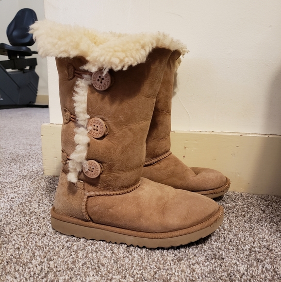 Authentic Ugg designer tall Triple Bailey Button boots sz 3 in good condition - Picture 5 of 14